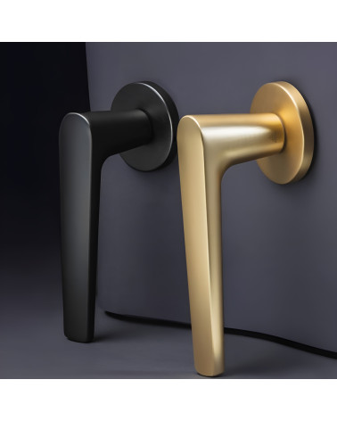 Poignée de porte en zamak MILA poignée design présentées verticalement