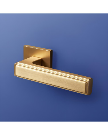Poignée de porte FRESSIA poignée design sur fond bleu
