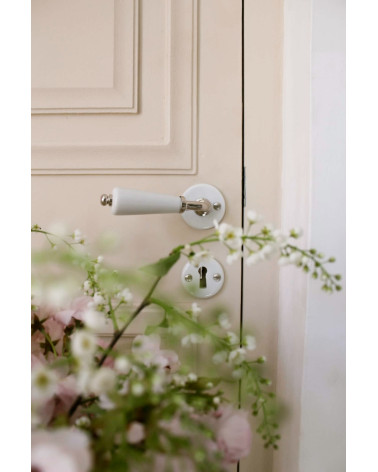 Poignée de porte canon nickelé en porcelaine blanche Merigous