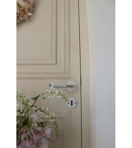 Poignée de porte canon sur rosace blanche en porcelaine - couleur nickelé -  poignée design