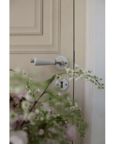 Poignée de porte canon nickelé en porcelaine blanche Merigous