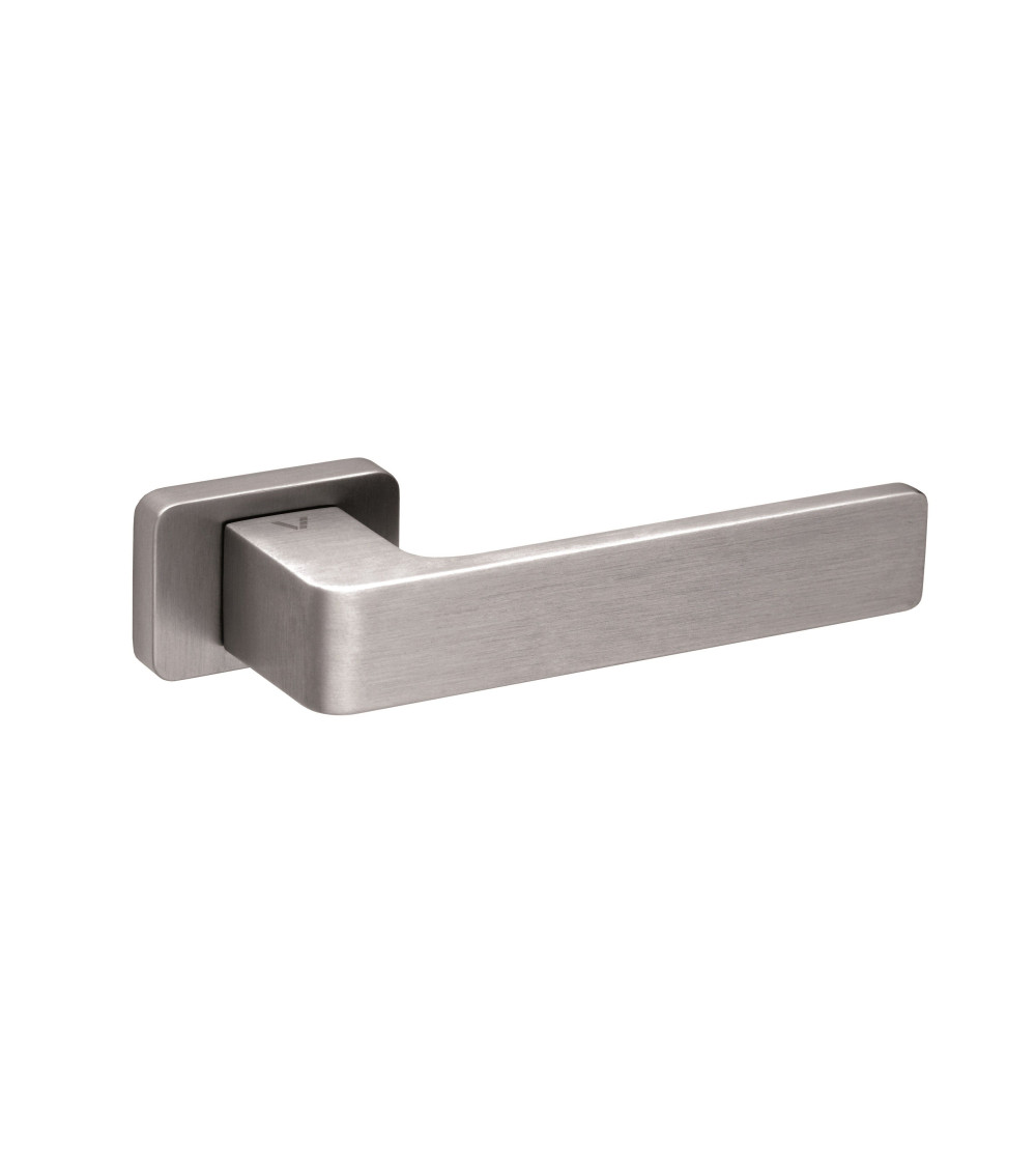 Brushed finish of the Bravo door handle - on a rectangular backplate