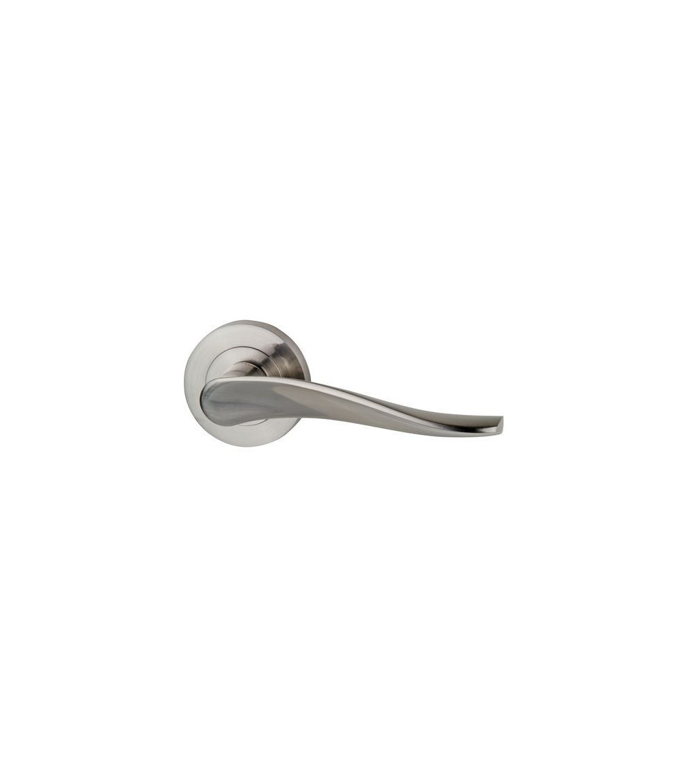 Wave-shaped interior handle on a round plate in Brass finish