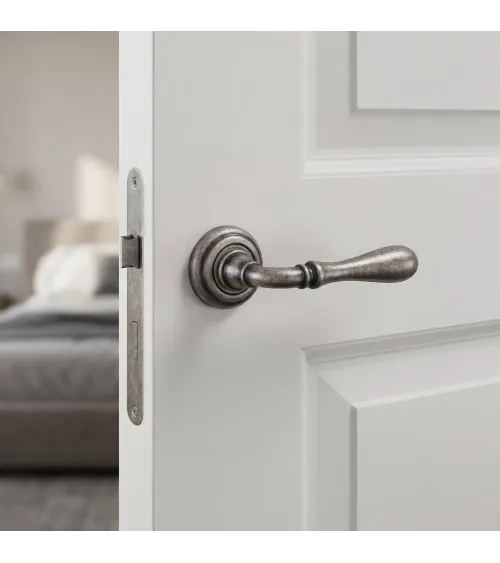 Poignée de porte vieil argent Mandelli Gou poignée design