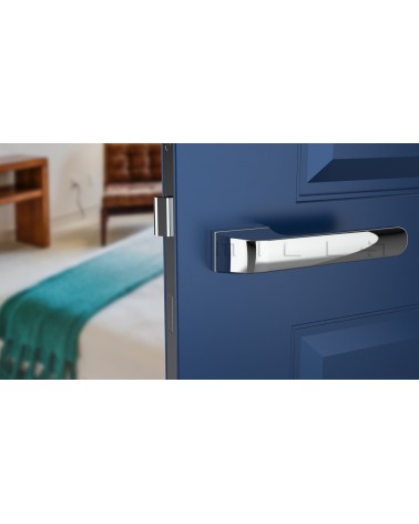 Poignée de porte PLUMERIA poignée design couleur 2 vue de face montée sur une porte