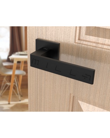 Poignée de porte noire Apollo poignée design vue inclinée montée sur une porte