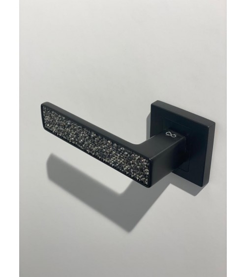 Poignée de porte noire GLAMOUR quincaillerie design vue de haut montée sur une porte