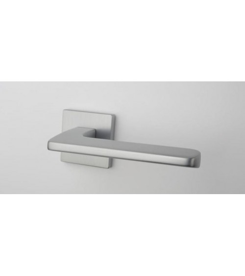 Poignée de porte matière zamak YUKA poignée design