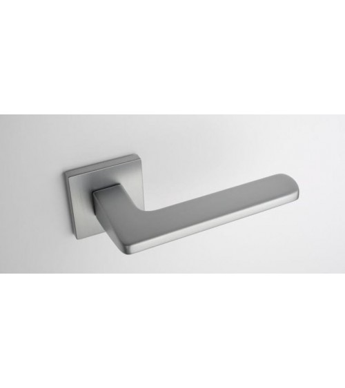 Poignée de porte matière zamak YUKA poignée design