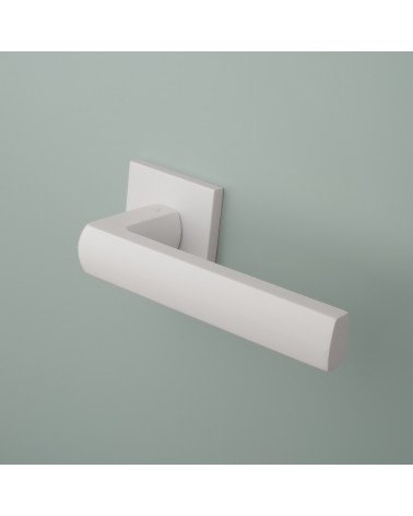 Poignée de porte en zamak HOSTA poignée design montée sur une porte