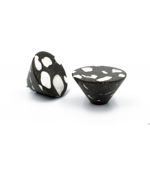 Bouton de meuble en ciment - Urbi & Orbi Demenico Rocks Cône -  poignée design