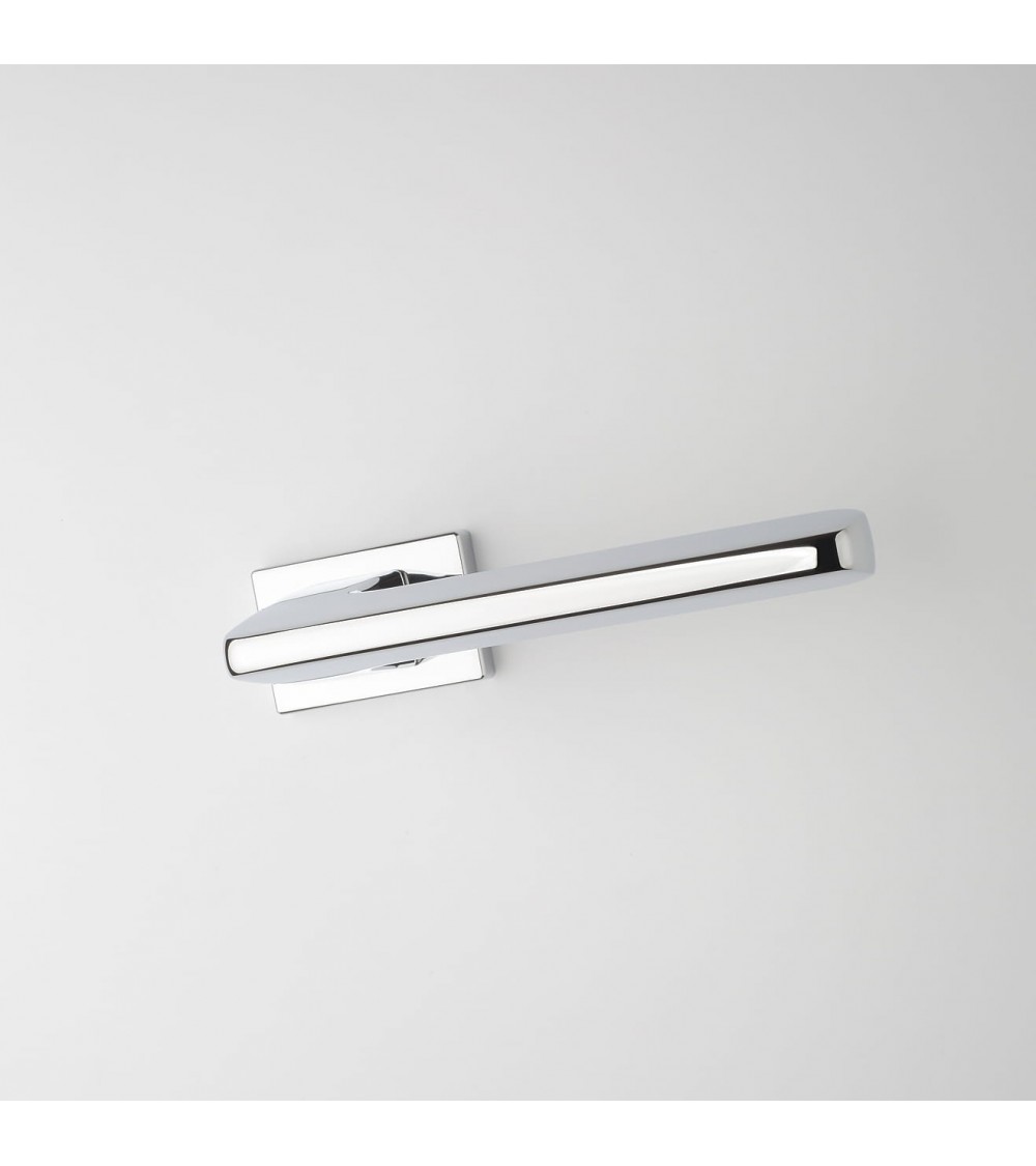 Design door handle in polished chrome on a rectangular backplate