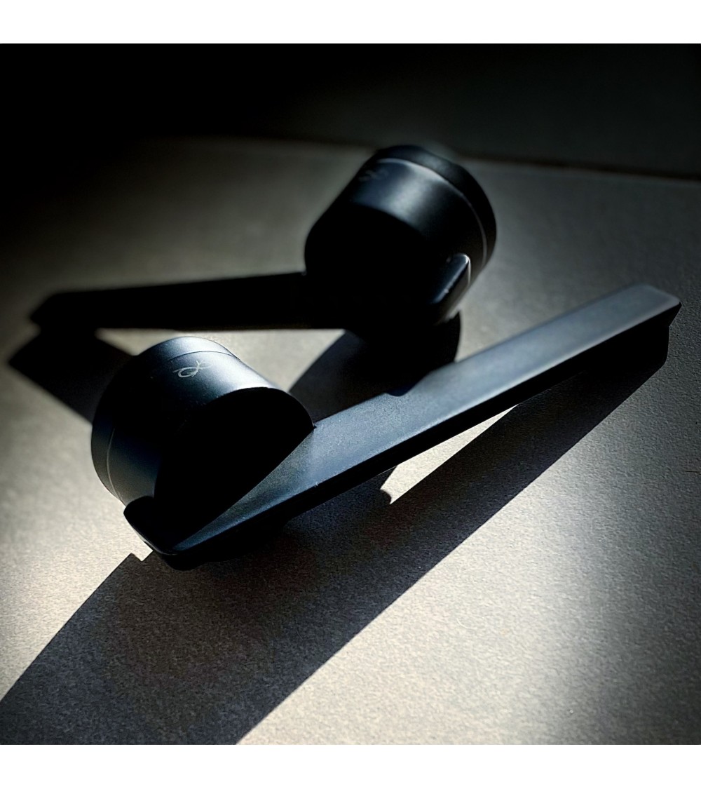 futuristic door handle for a minimalist and on-trend office