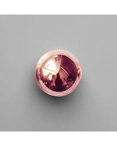 Bouton de meuble cuivre ODETE M poignée design vue de haut sur une surface claire