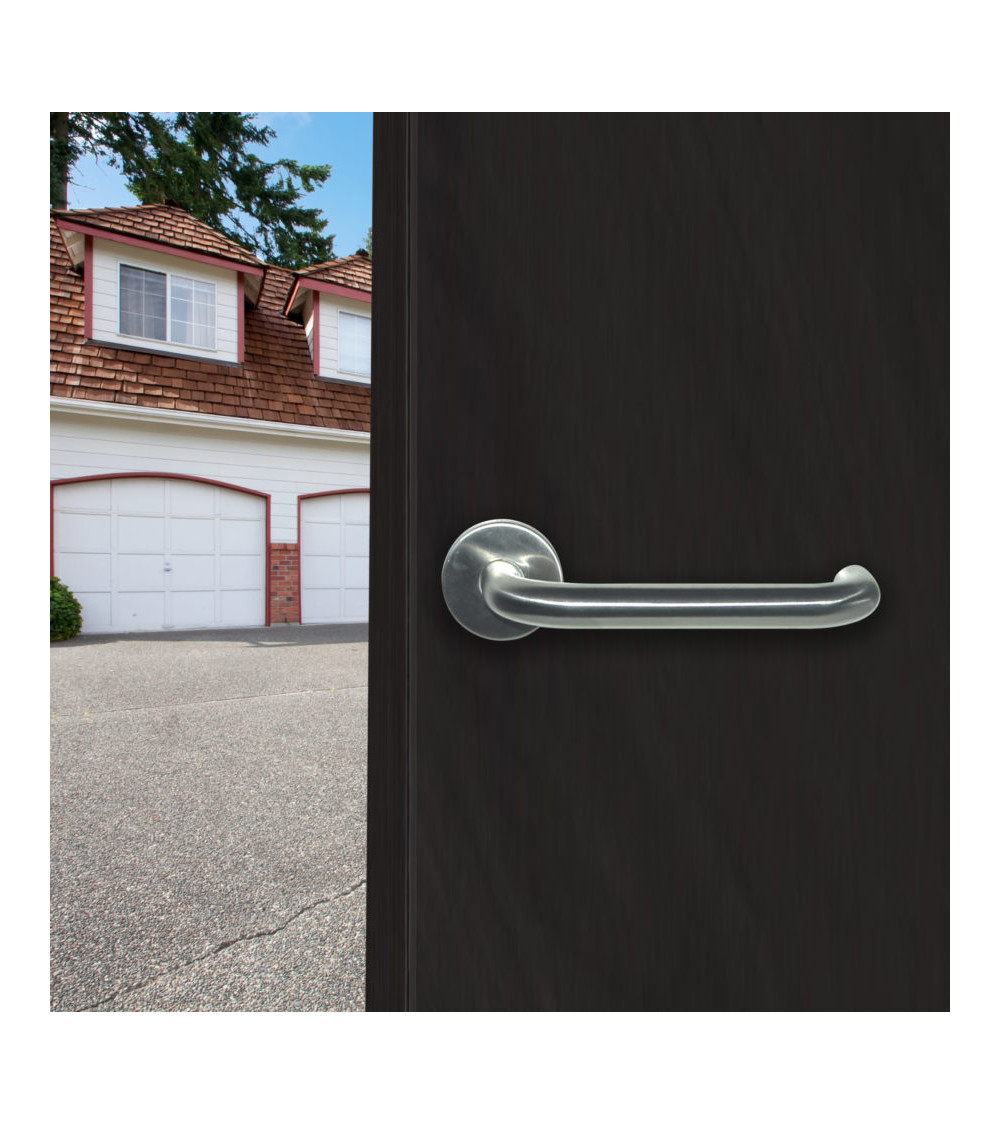 Poignée de porte PMR model Reteuil sur une porte