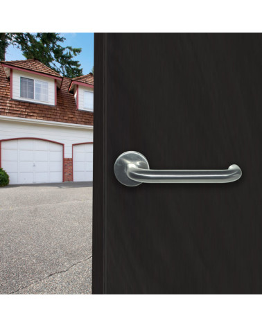 Poignée de porte PMR model Reteuil sur une porte