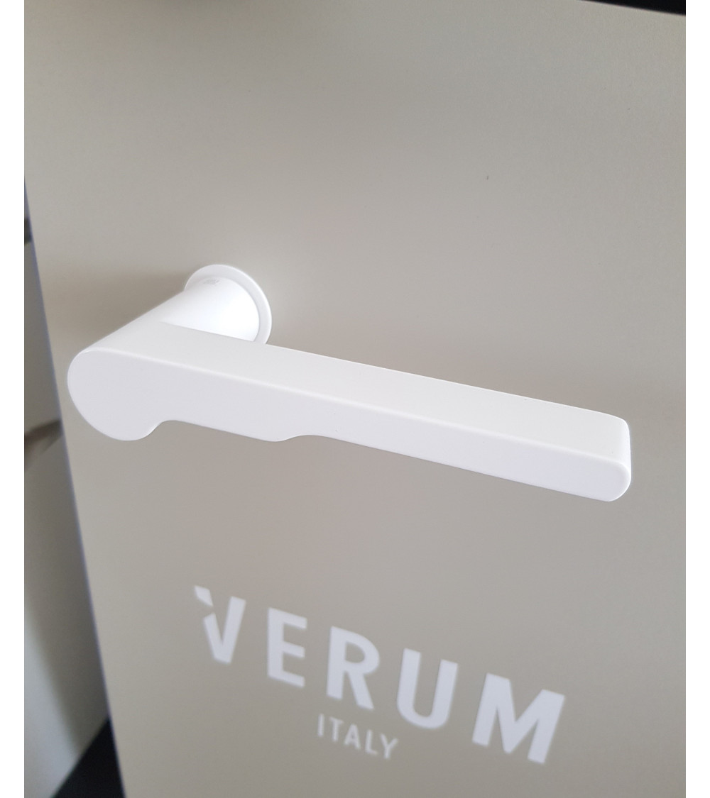 plateless door handle in a contemporary style that you will love