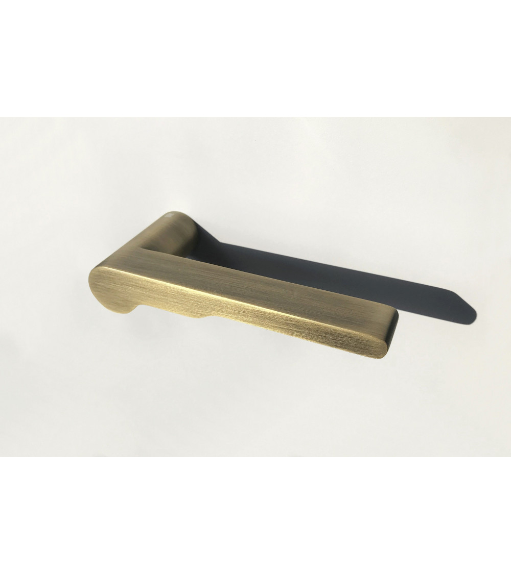 modern interior handle in a bronze finish for a sublime result