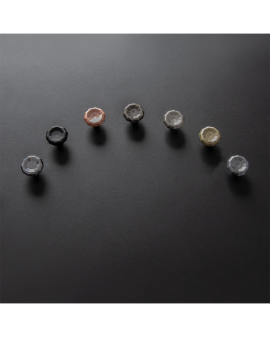 Bouton de meuble CAMPANA poignée design disposés en arc de cercle sur une surface noire