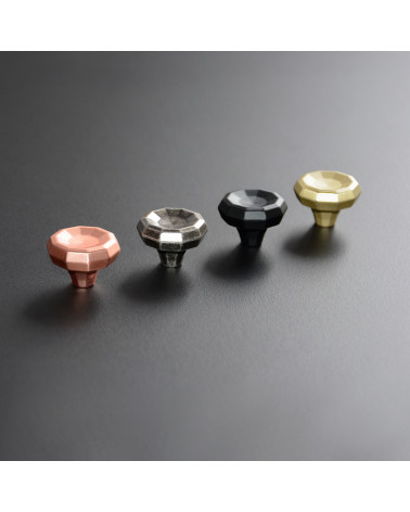 Bouton de meuble CAMPANA poignée design disposés en ligne sur une surface claire