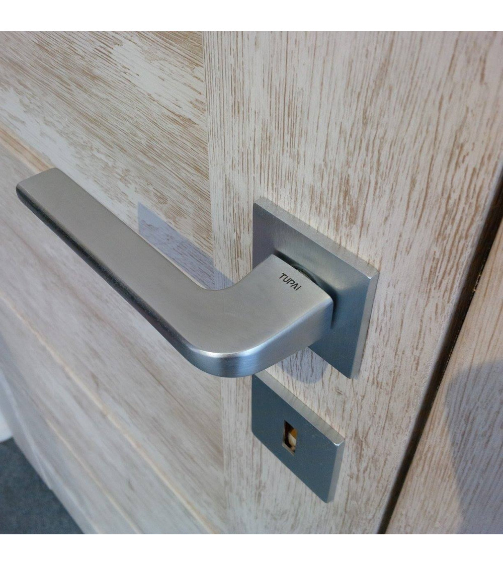 Poignée d porte chrome brossé assortie avec la rosace de fermeture à clé de chambre