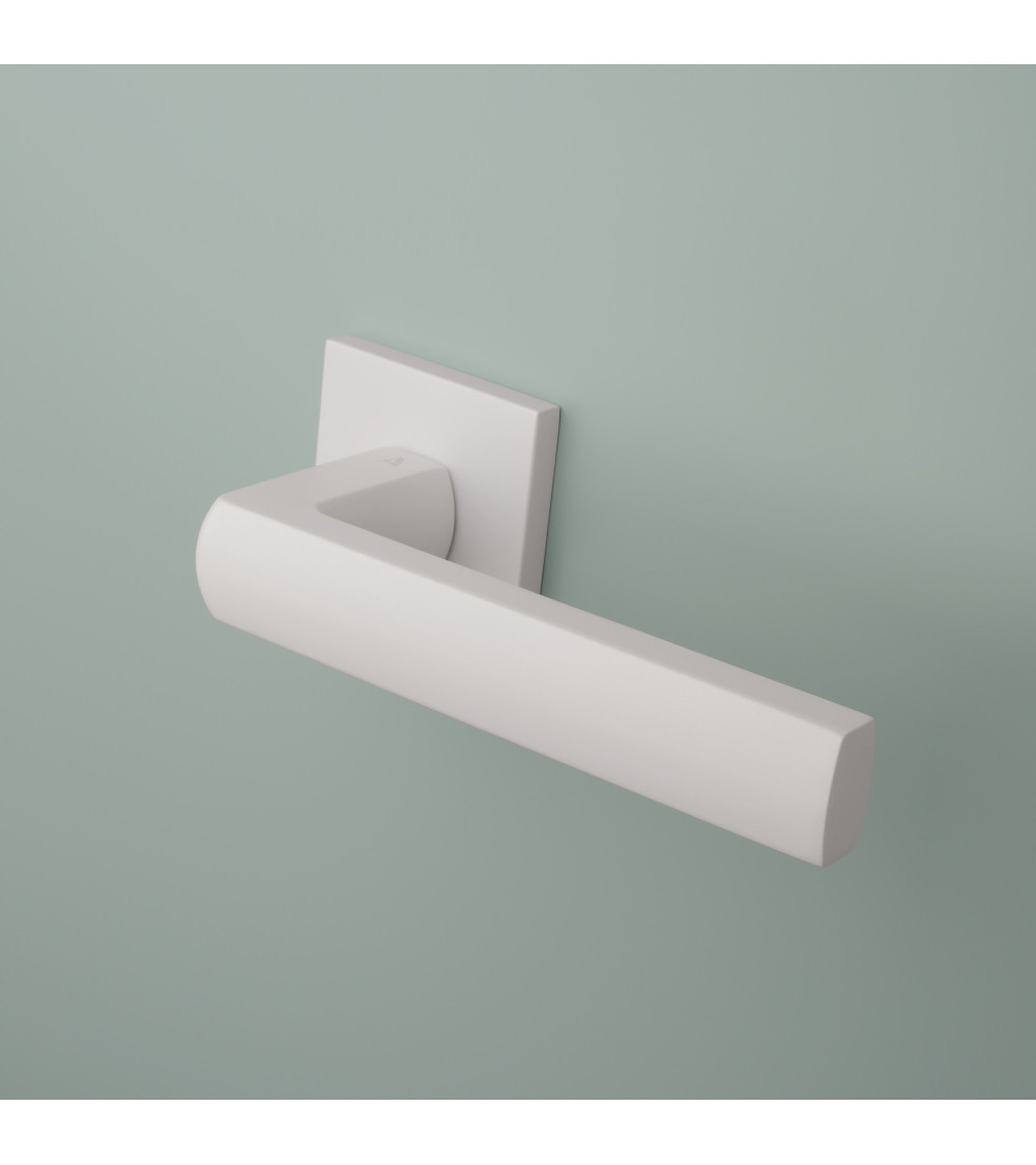 The classic white handle with its trendy and modern finish