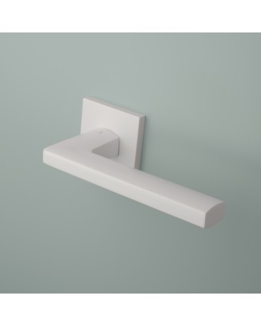 Poignée de porte PYROLA quincaillerie design couleur 4 montée sur une porte