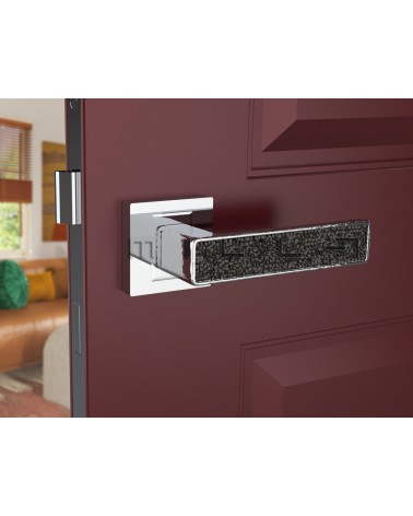 Poignée de porte zamak GLAMOUR quincaillerie design couleur 1 vue de face montée sur une porte
