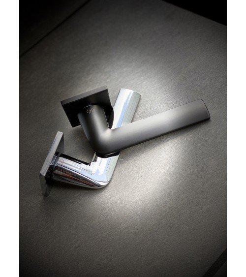 Poignée de porte en zamak STINGER poignée design couleur 4