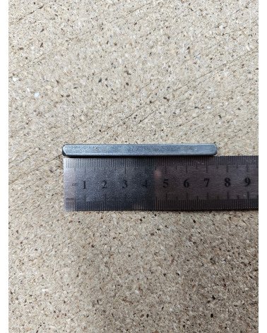 Carrée de 6 de 75mm de longueur pour WC avec une règle