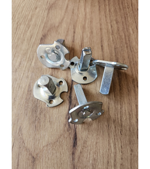 Platine percée de fixation avec tige carrée pour poignée de porte