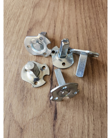 Platine percée de fixation avec tige carrée pour poignée de porte