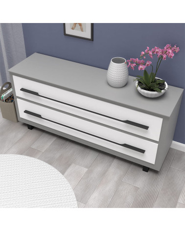 Poignée de meuble noire mat LANA-1 poignée design montée sur une commode