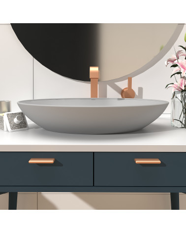 Poignée de meuble cuivre NOX-1 poignée design montée sur un meuble salle de bain