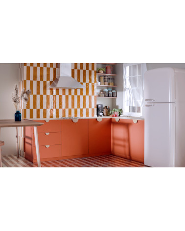 Poignée design cachemire ZORIA poignée design fixée sur un meuble de cuisine