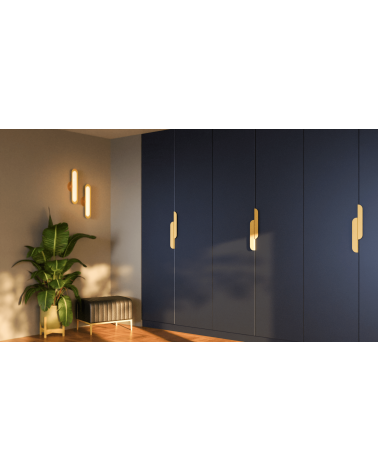 Poignée de meuble or mat ZORIA allongée poignée design montée sur une armoire