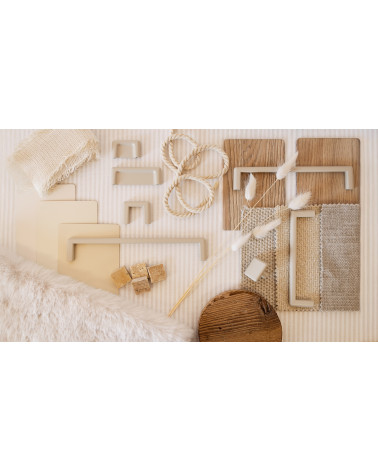 Poignée de meuble cachemire NOX poignée design présentée avec des matériaux décoratifs