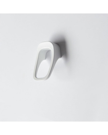 Bouton de meuble ivoire LAGO poignée design placé sur un fond blanc