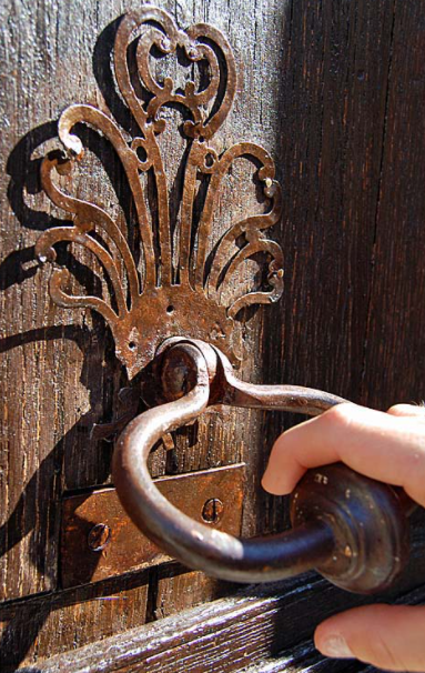 Door knocker, the specialist in designer door handles