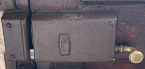 Rim door lock, interior handles for rim locks available in the Milla poignées shop