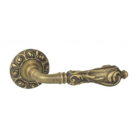 Chic and retro door handle on a round plate with an L-key closing rosette