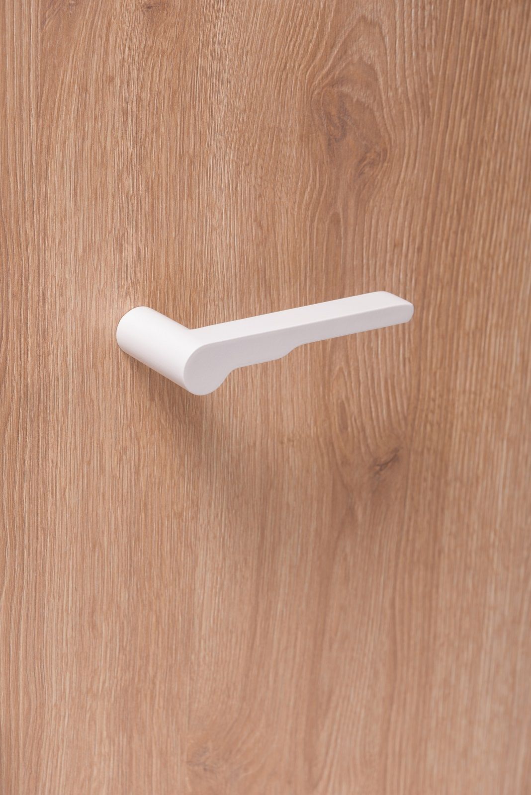 backplate-free door handle for a discreet teenager in search of design, an ultra-trendy 2021 handle sold at Milla Poignées