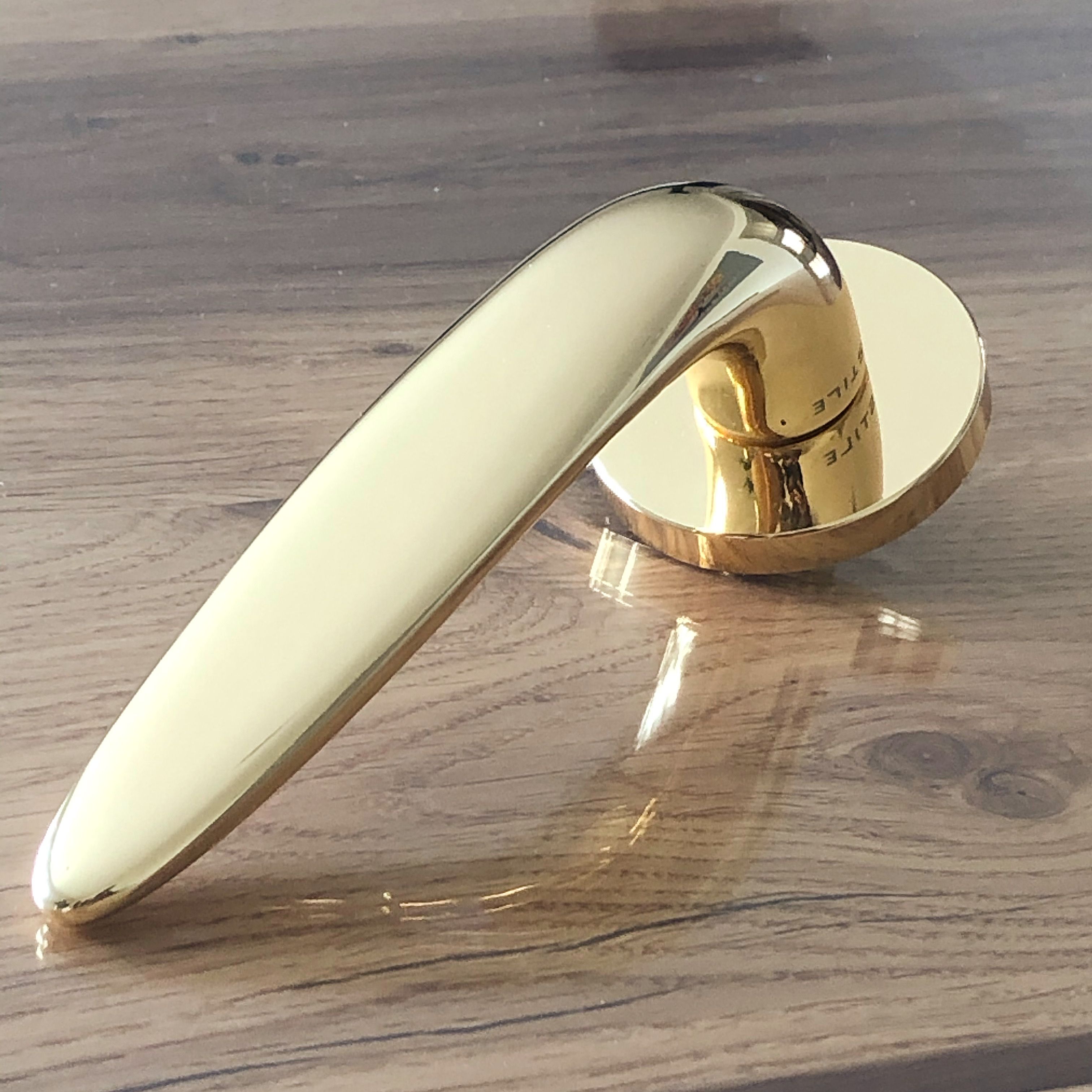 Retro interior door handle that gives a vintage feel to a room – ideally suited to a wood-effect door