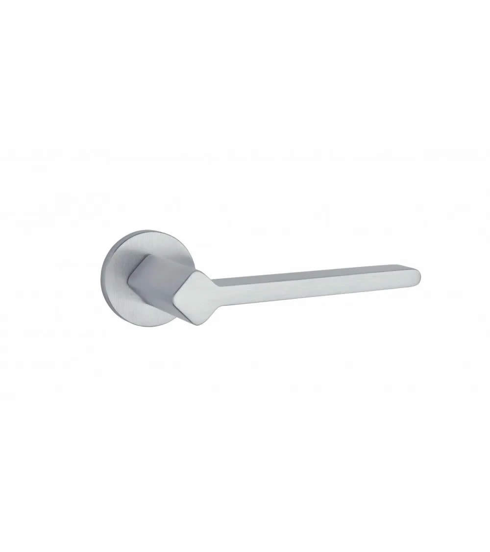 gate handle on a round and discreet backplate with a square base