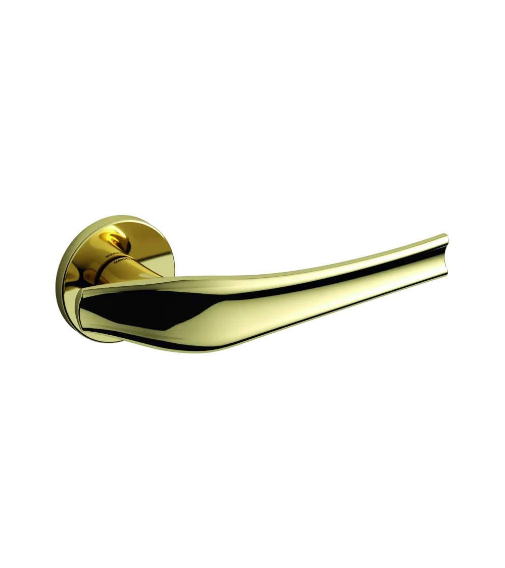 un tirador con temática acuática. este magnífico tirador de puerta posee una curva original