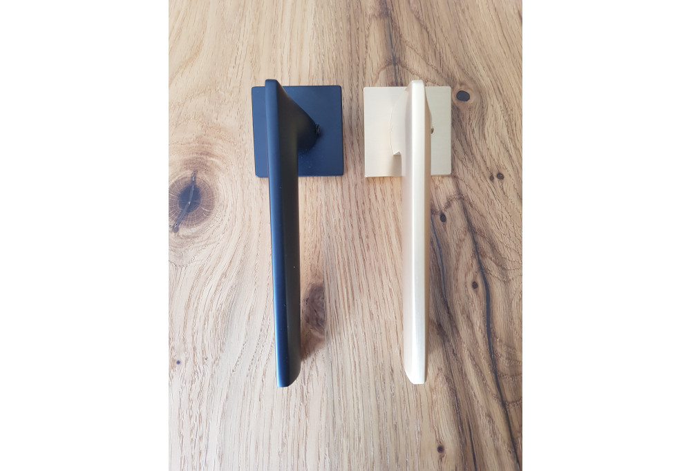 Poignée de porte noire ou poignée dorée ?